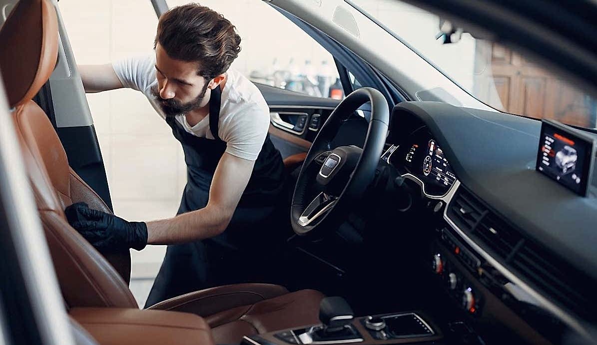 Mobil Adreste Araç Koltuğu Temizleme